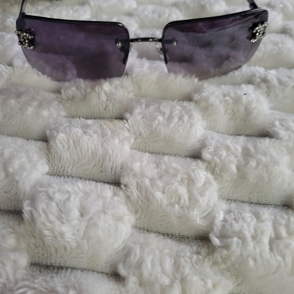 Elegant Sunglasses - Picture 3 of 6